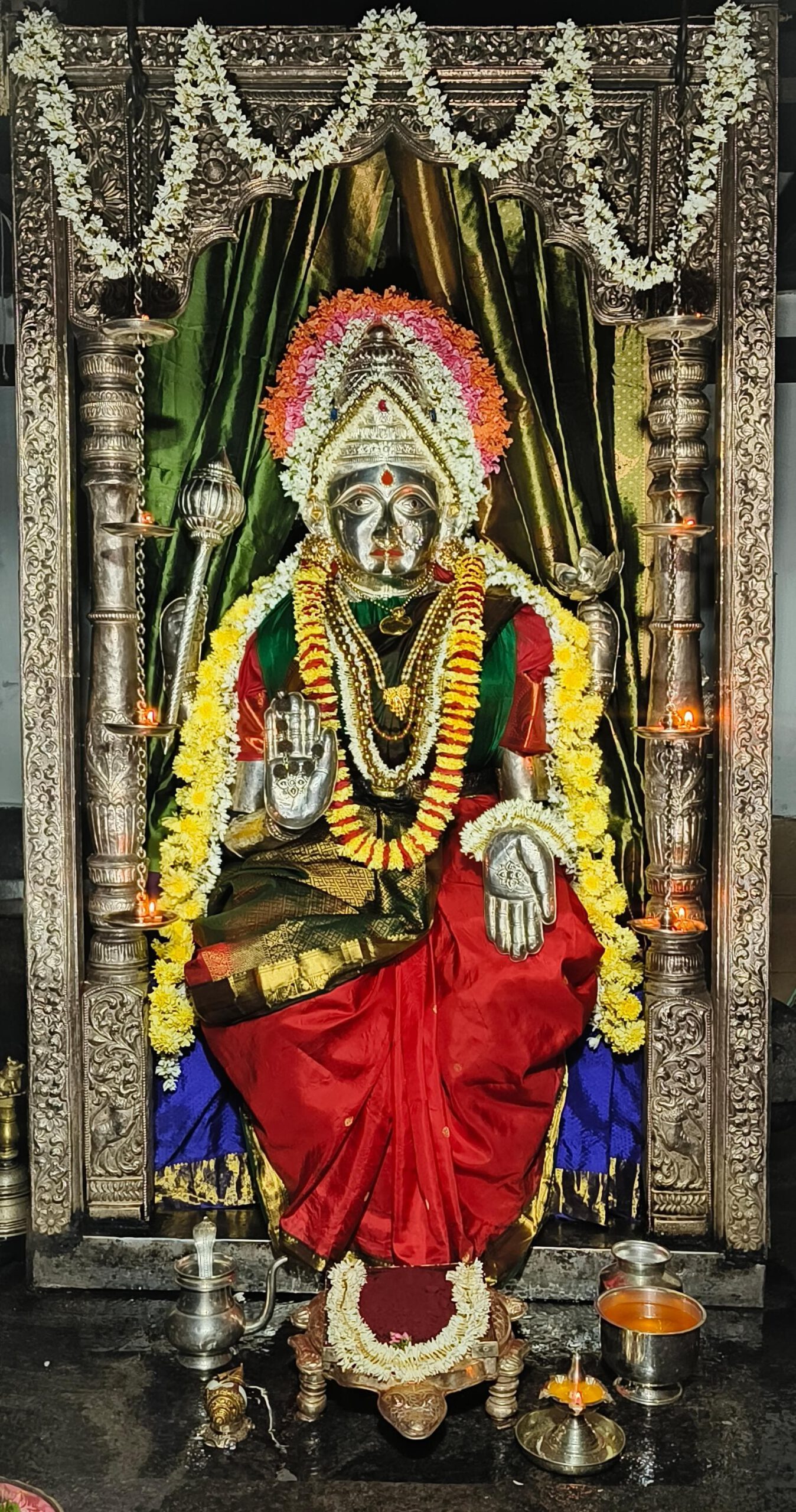 Mangaladevi Daily Darshan 04 December 2023